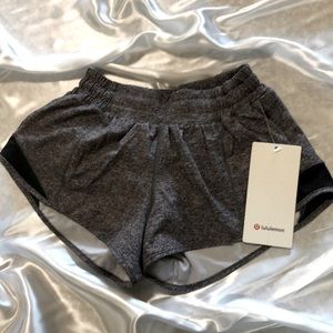 New Lululemon Hotty Hot LR short 2.5 Lined size 2